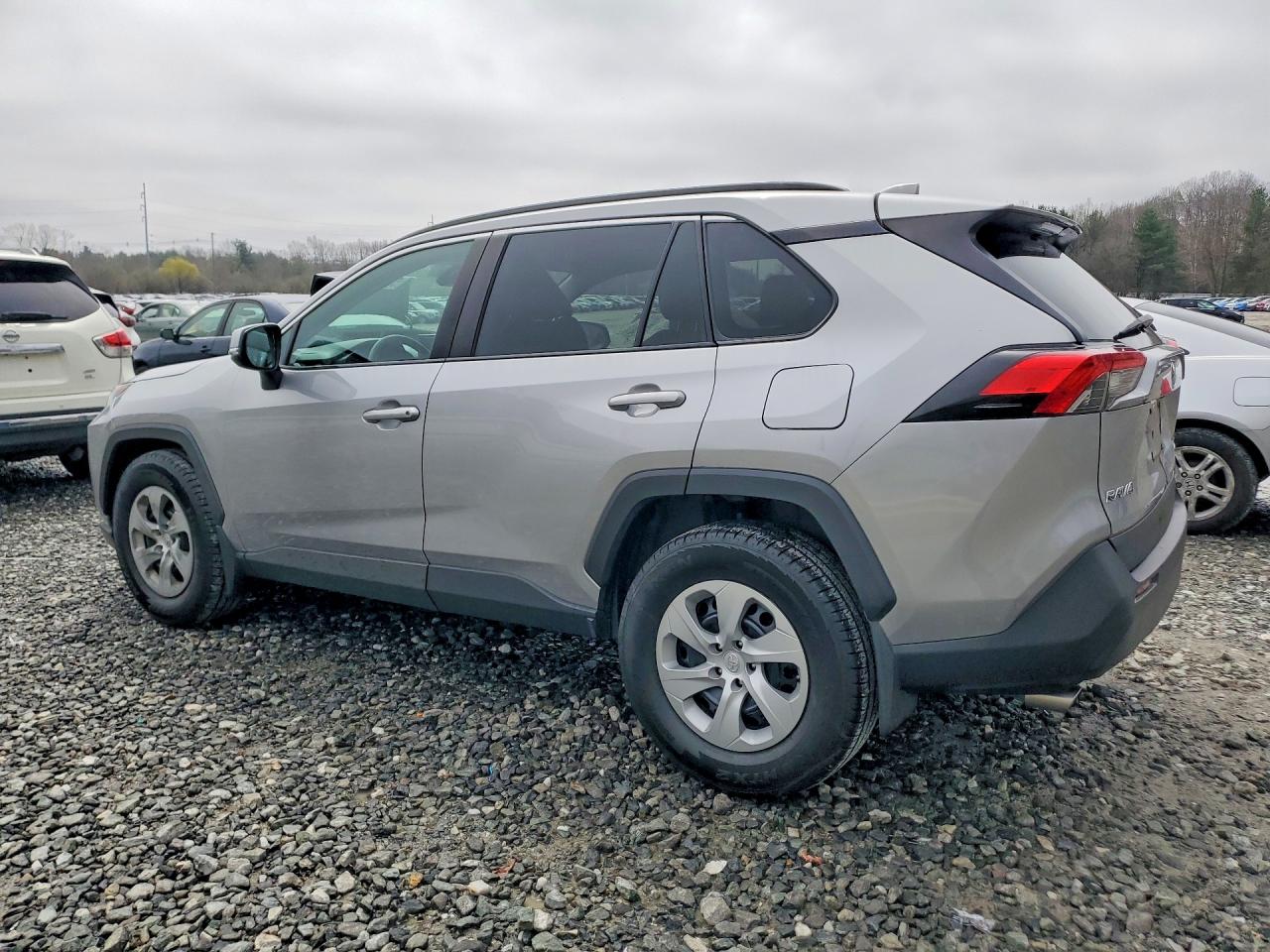 2019 TOYOTA RAV4 photo 3
