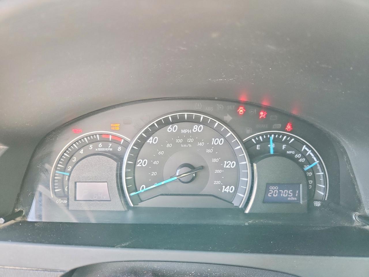 2012 TOYOTA CAMRY LE photo 17