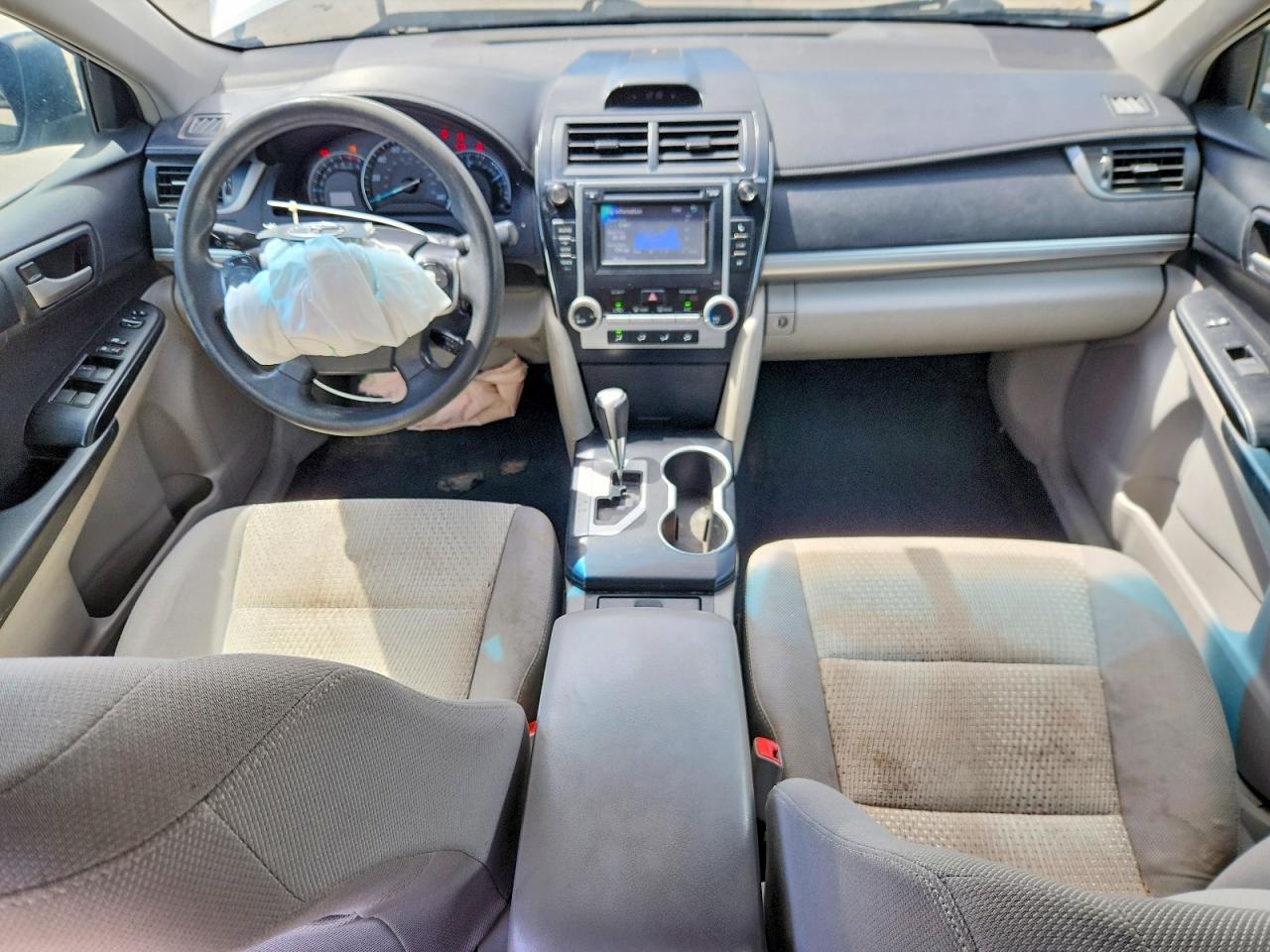 2012 TOYOTA CAMRY LE photo 15
