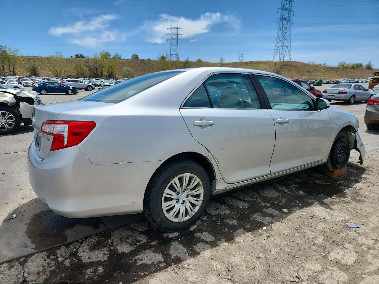 2012 TOYOTA CAMRY LE photo 5