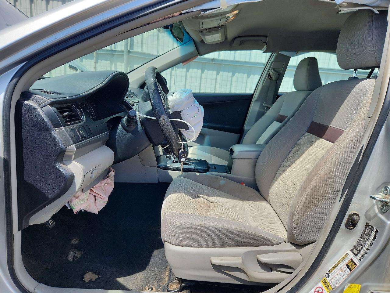 2012 TOYOTA CAMRY LE photo 13