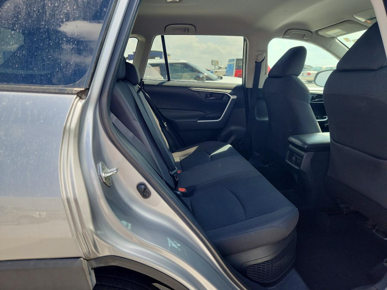 2019 TOYOTA RAV4 LE photo 21