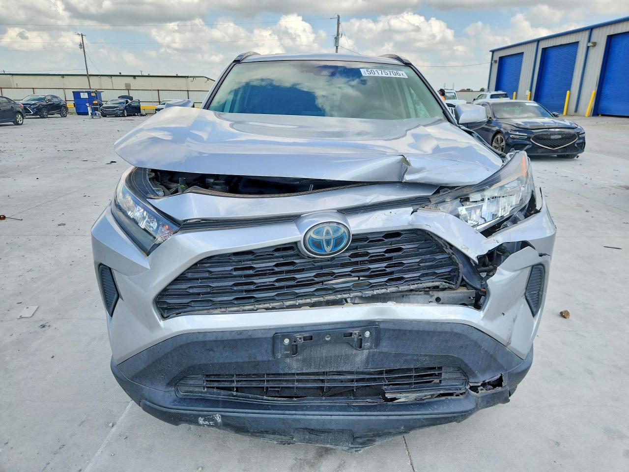 2019 TOYOTA RAV4 LE photo 9