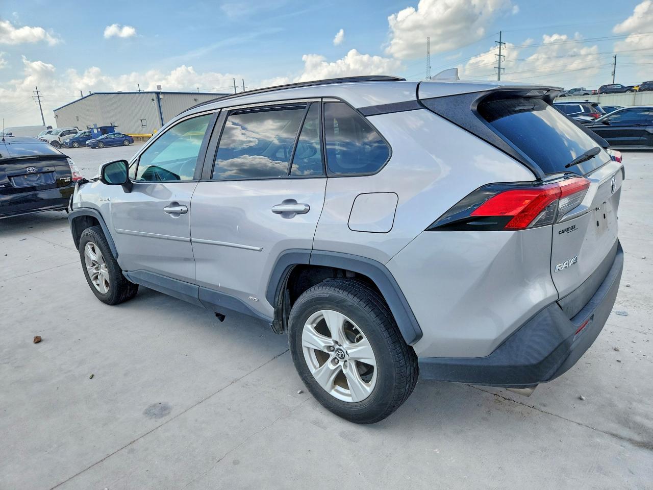 2019 TOYOTA RAV4 LE photo 3