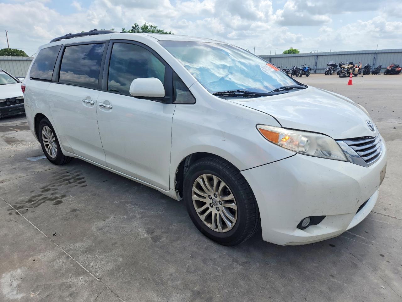 2015 TOYOTA SIENNA XLE 8-PASSENGER photo 10