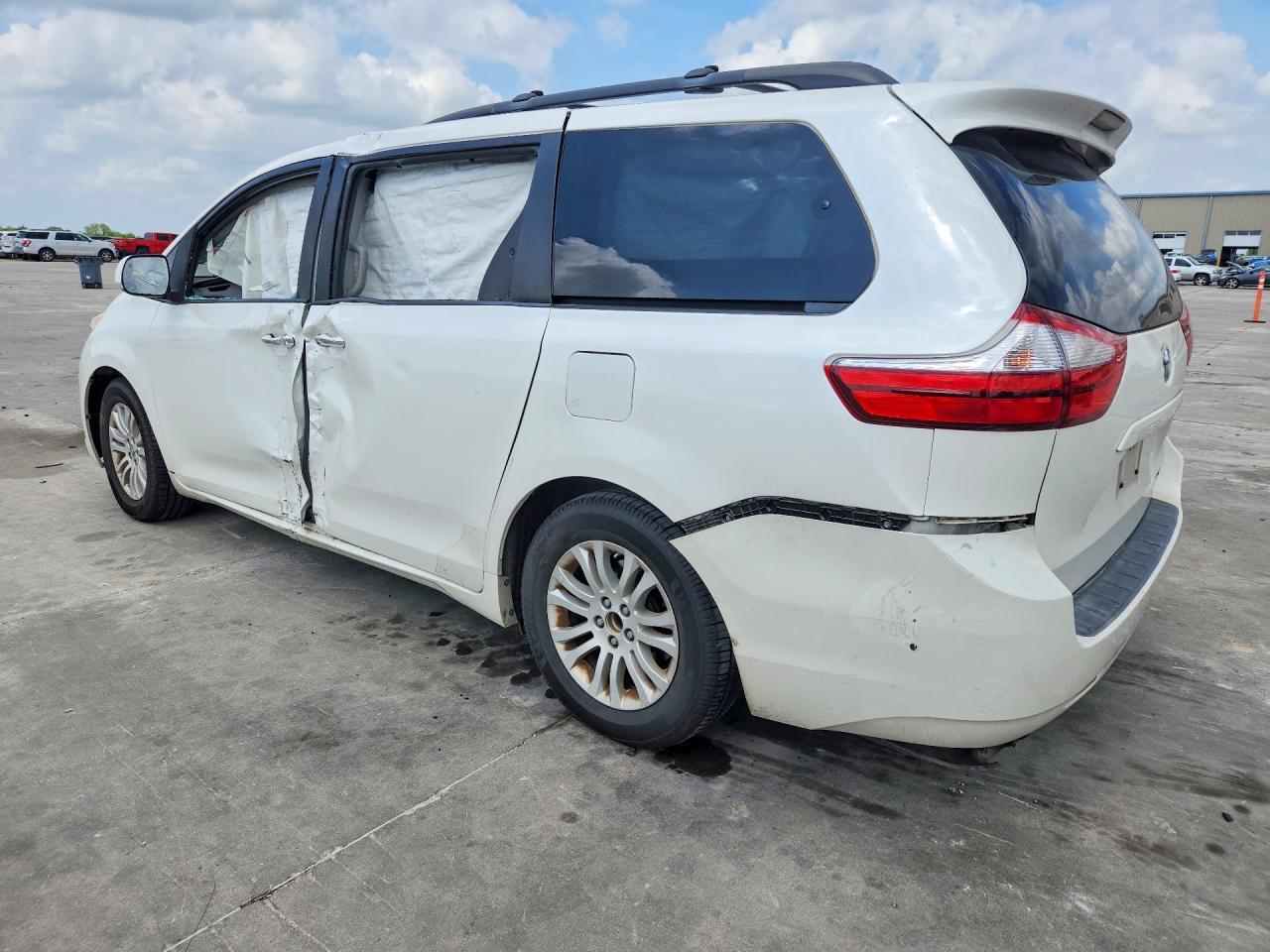 2015 TOYOTA SIENNA XLE 8-PASSENGER photo 4