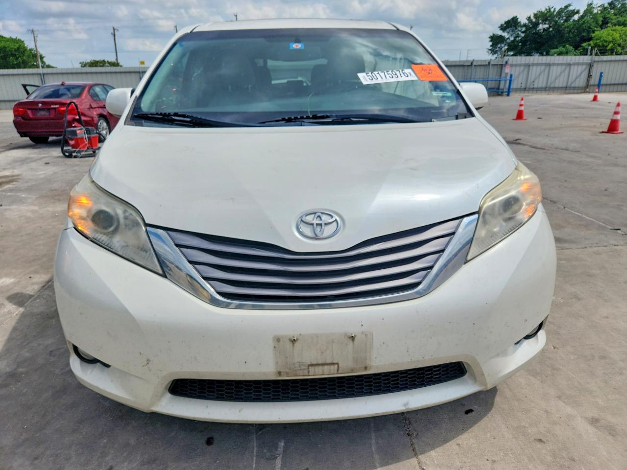 2015 TOYOTA SIENNA XLE 8-PASSENGER photo 13