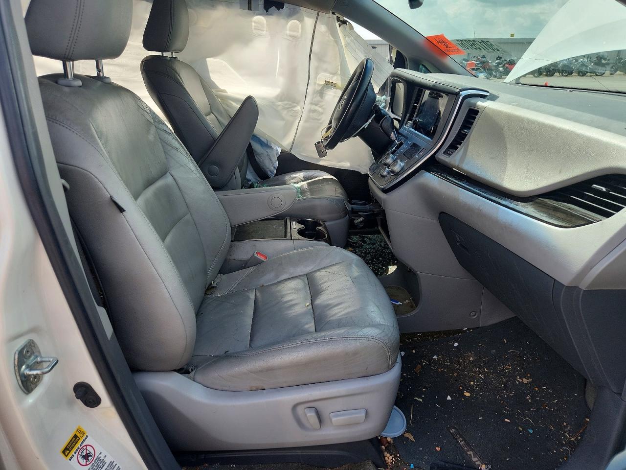 2015 TOYOTA SIENNA XLE 8-PASSENGER photo 19