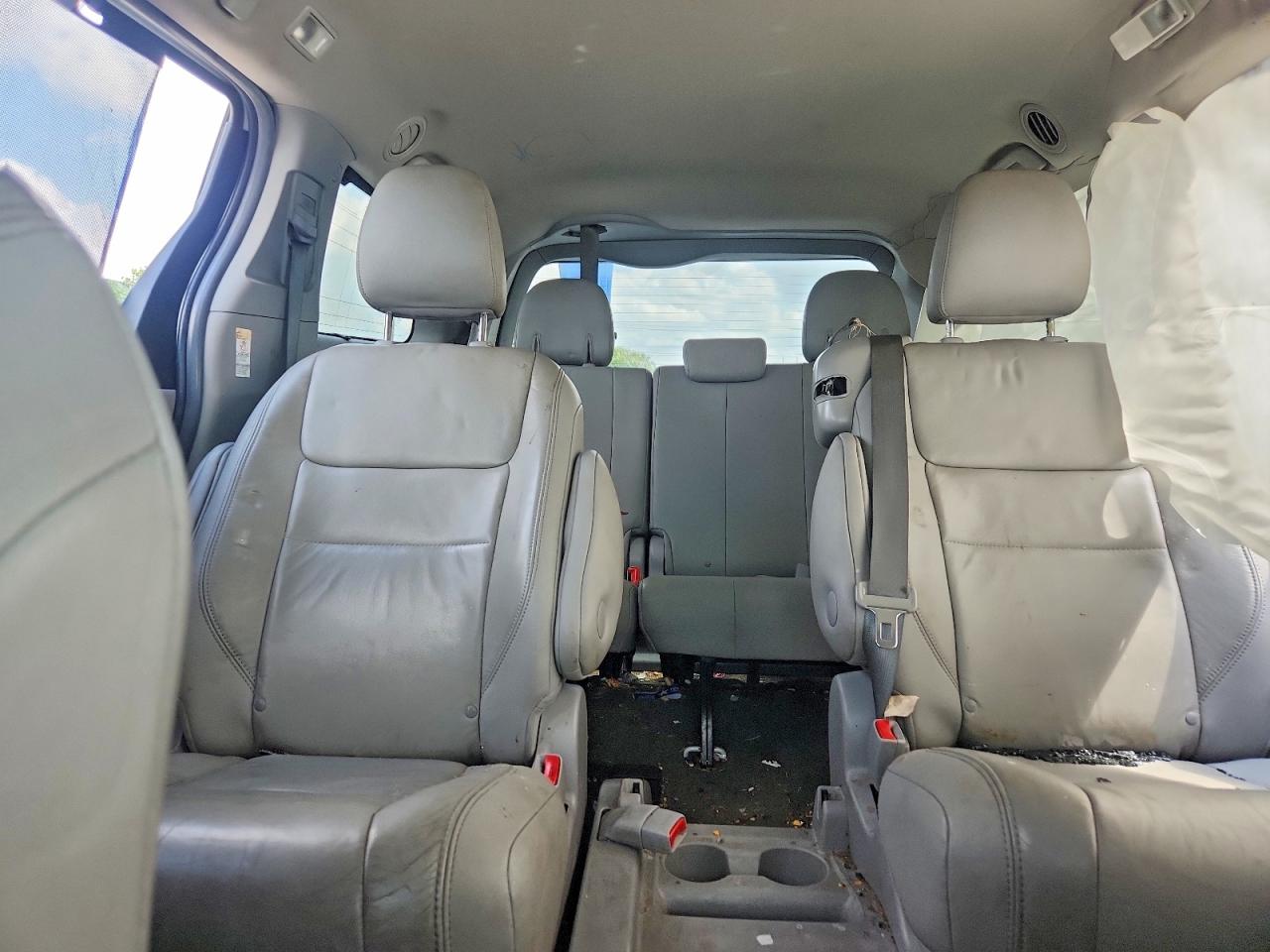 2015 TOYOTA SIENNA XLE 8-PASSENGER photo 28