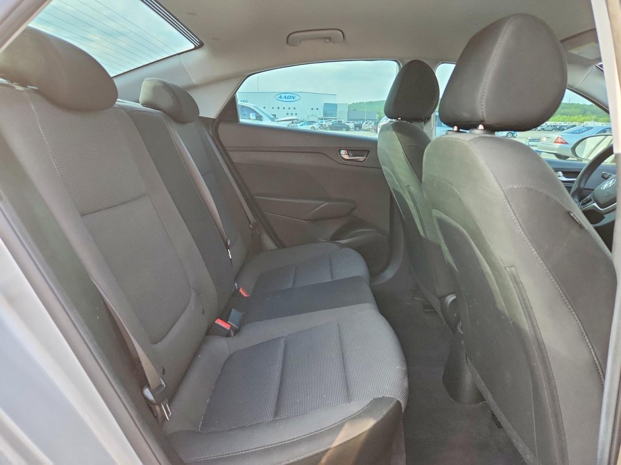 2019 HYUNDAI ACCENT SE photo 28