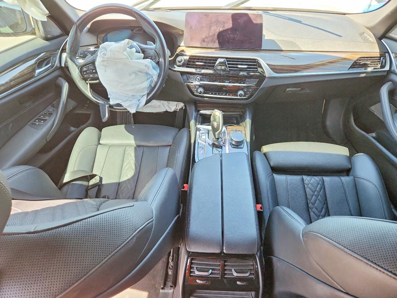 2021 BMW 530E photo 22