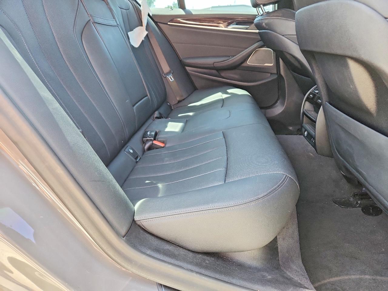 2021 BMW 530E photo 28