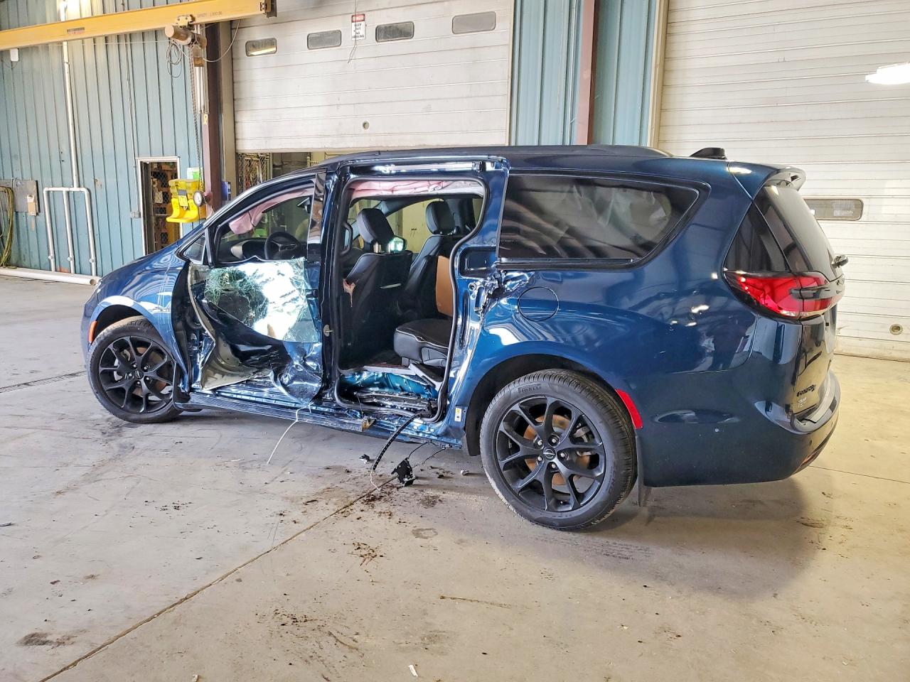 2025 CHRYSLER PACIFICA LIMITED photo 4