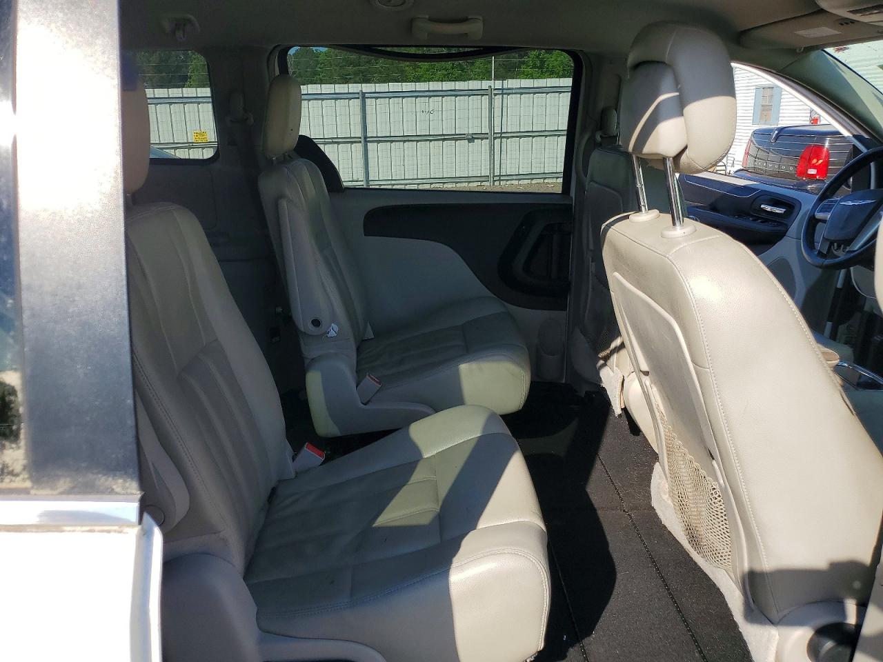 2013 CHRYSLER TOWN & COUNTRY TOURING photo 31