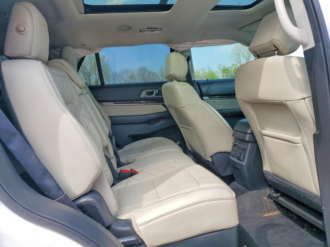 2017 FORD EXPLORER PLATINUM photo 31