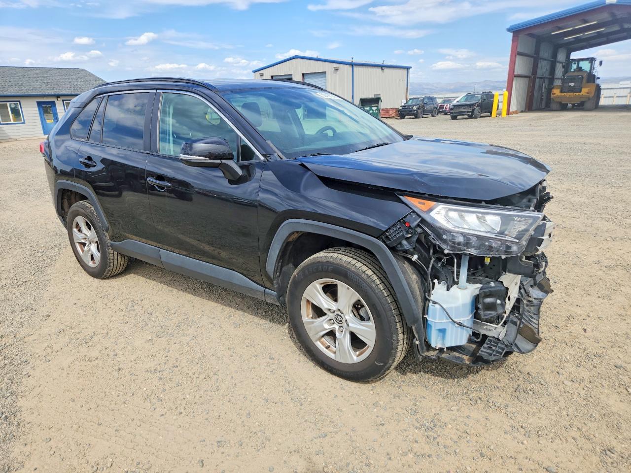 2021 TOYOTA RAV4 XLE photo 7