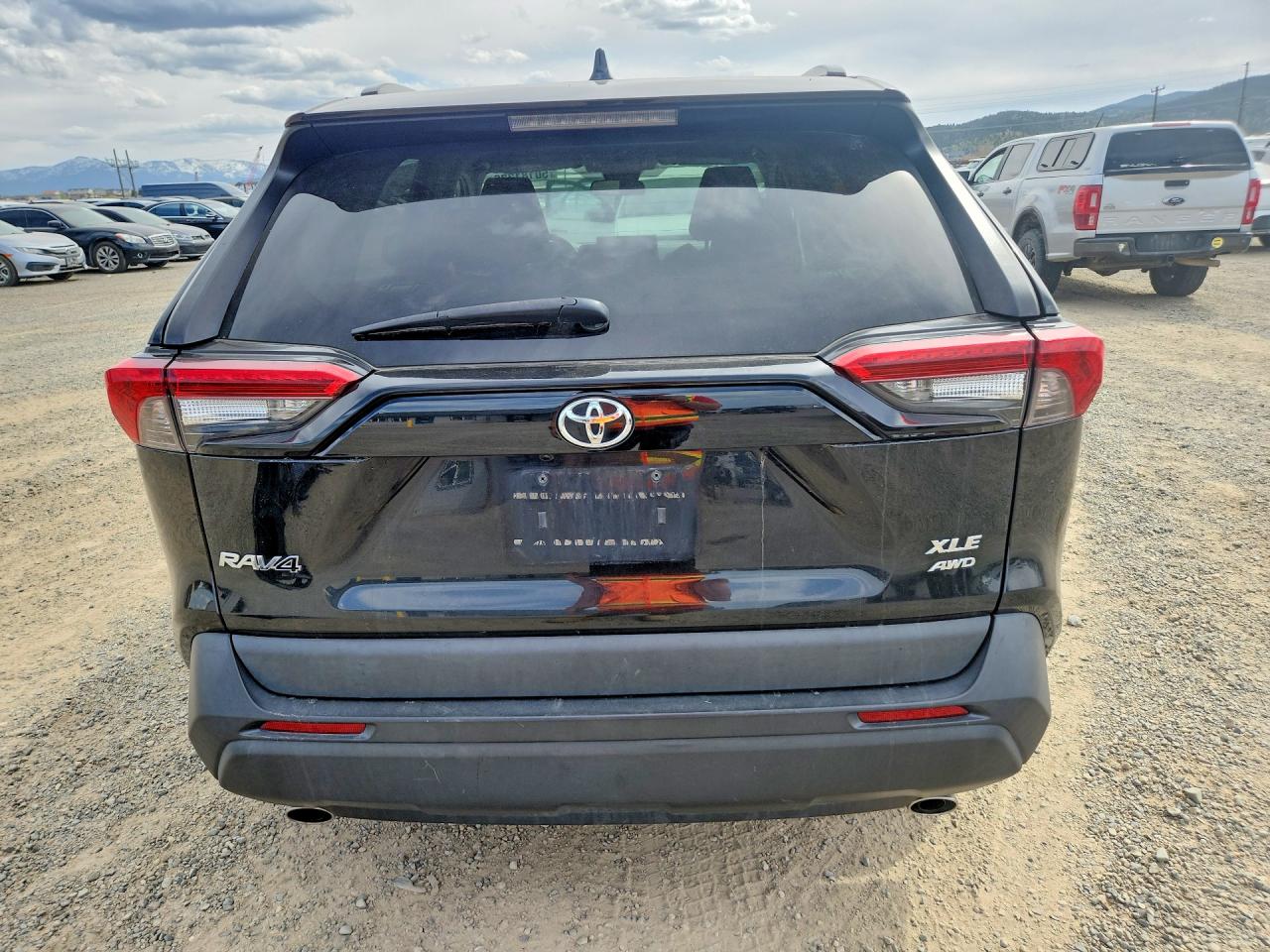 2021 TOYOTA RAV4 XLE photo 11