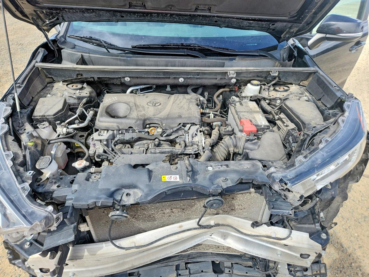 2021 TOYOTA RAV4 XLE photo 21