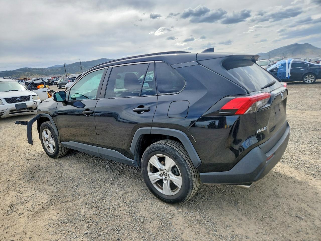 2021 TOYOTA RAV4 XLE photo 3