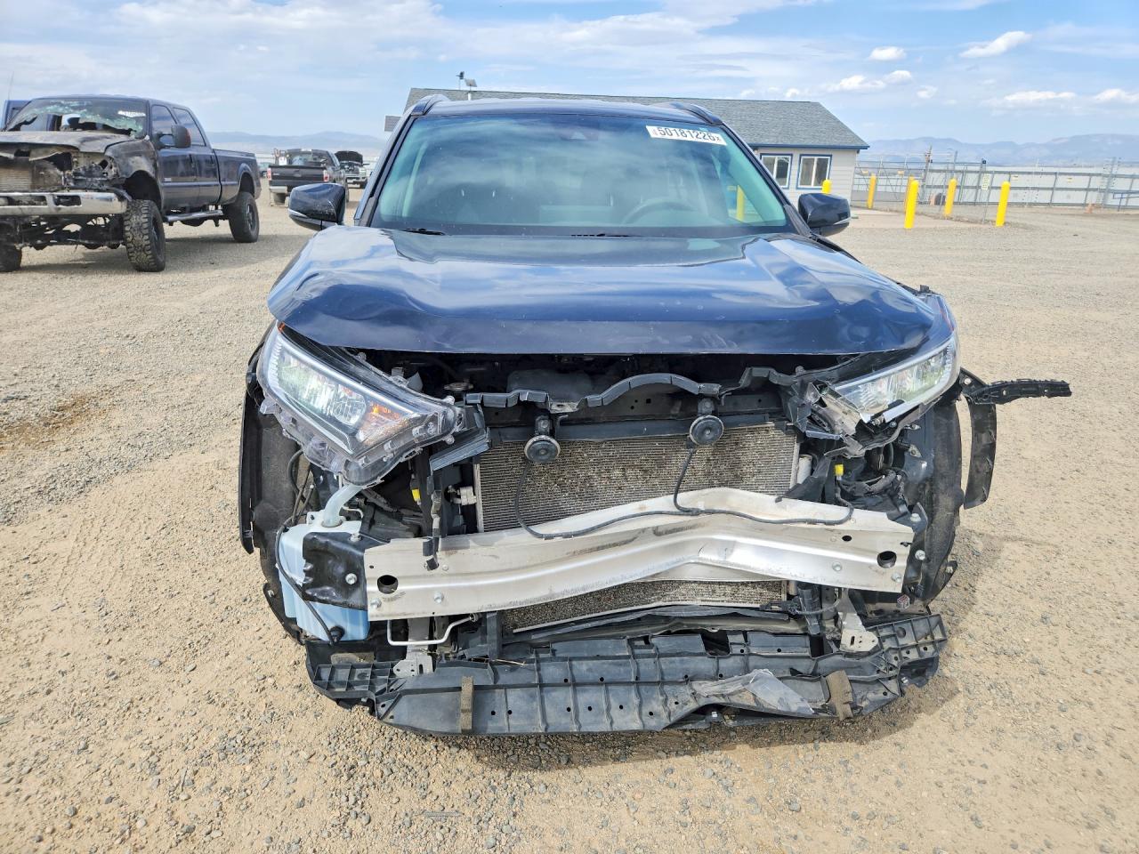 2021 TOYOTA RAV4 XLE photo 9