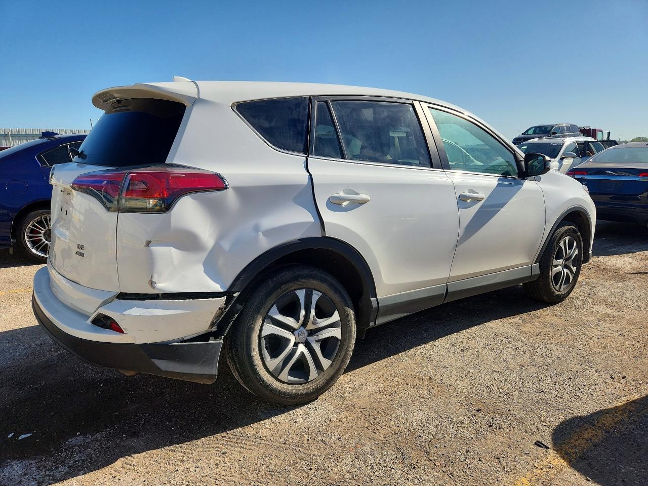 2018 TOYOTA RAV4 LE photo 5