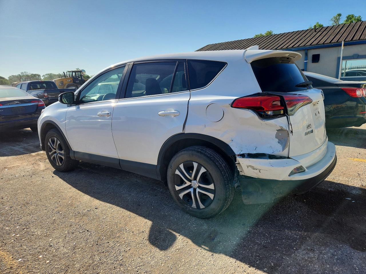 2018 TOYOTA RAV4 LE photo 3