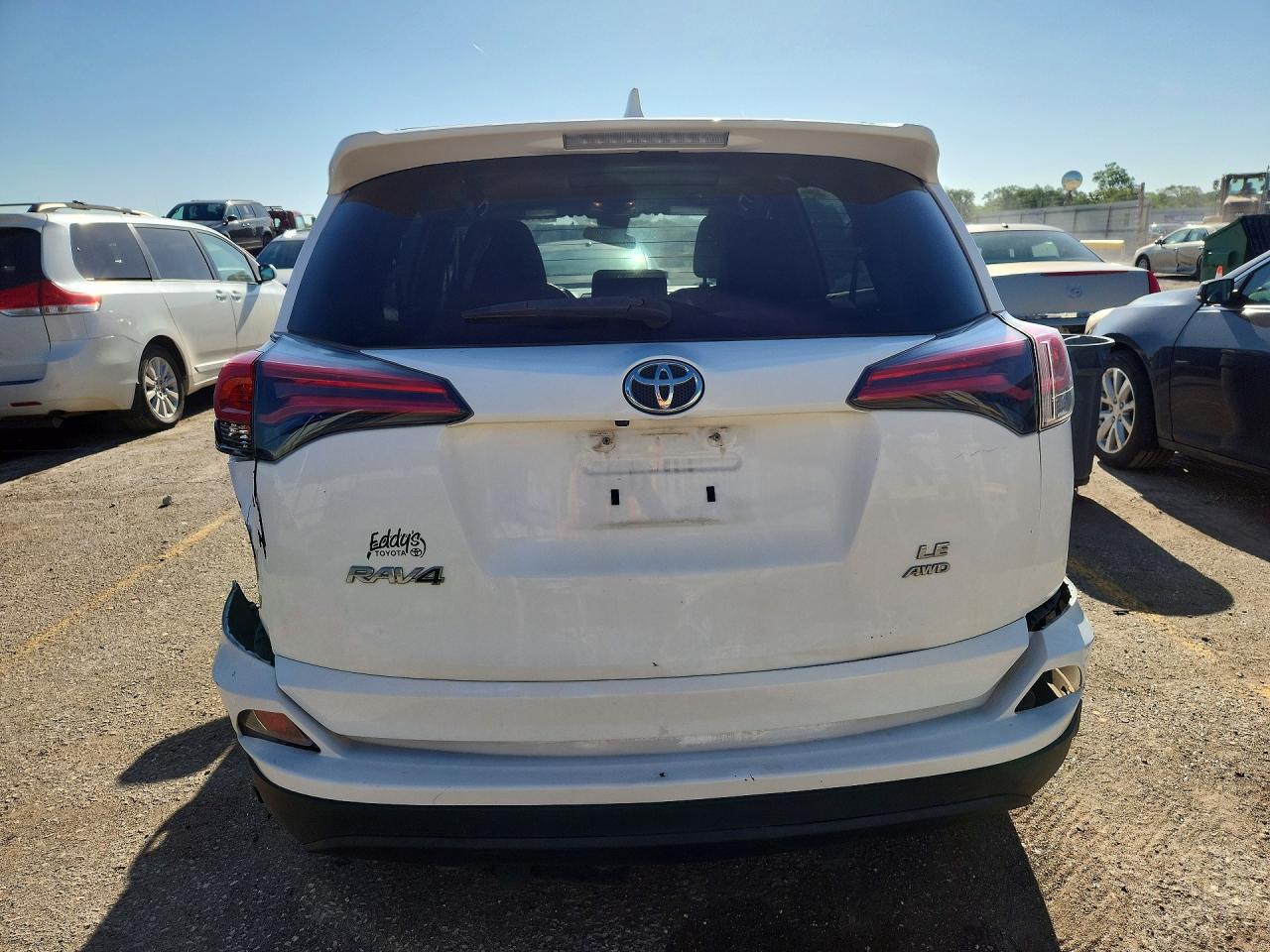 2018 TOYOTA RAV4 LE photo 11