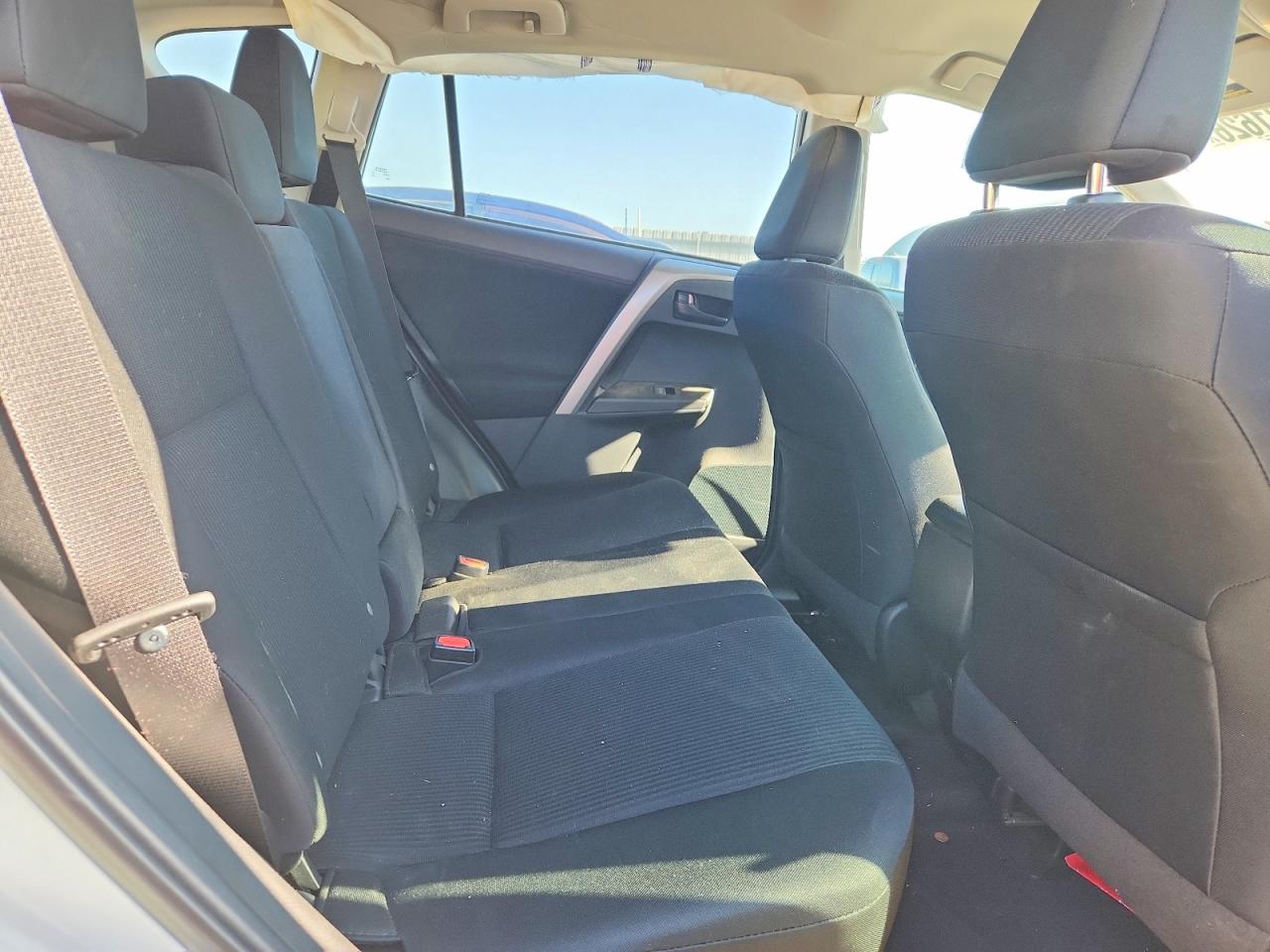 2018 TOYOTA RAV4 LE photo 19