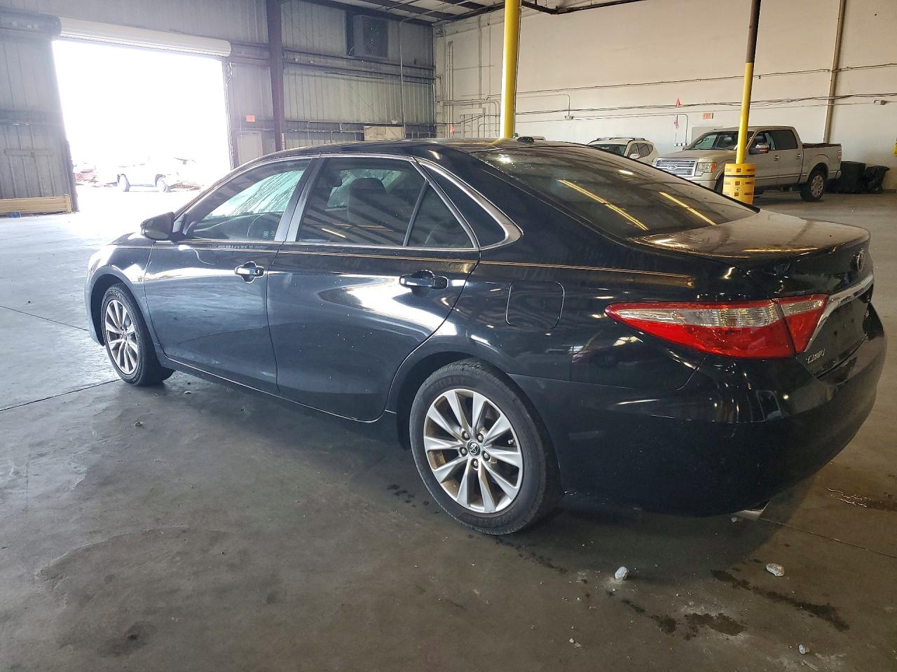2015 TOYOTA CAMRY XLE V6 photo 2