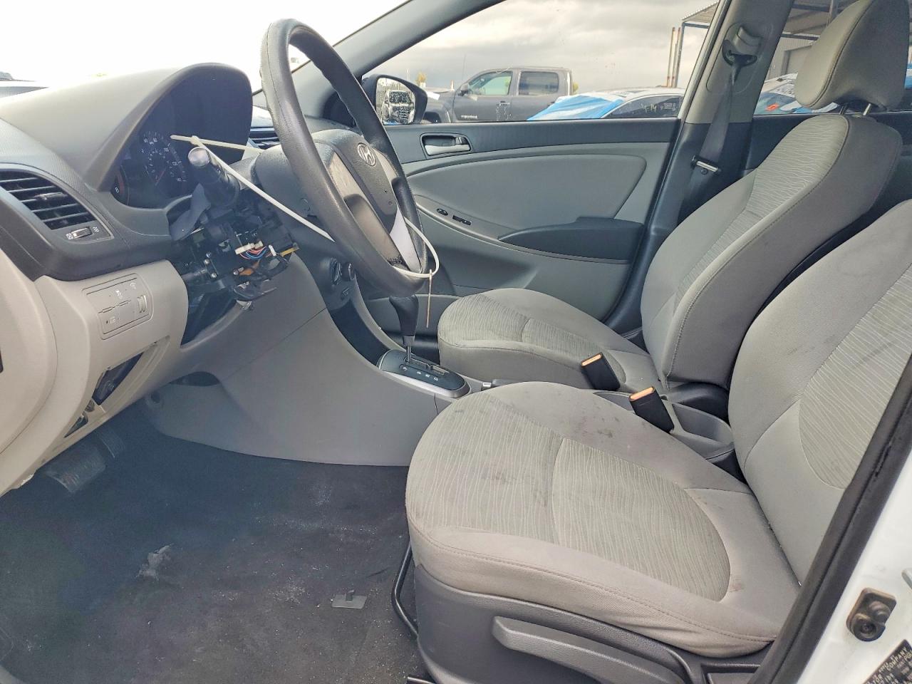 2015 HYUNDAI ACCENT GLS photo 13