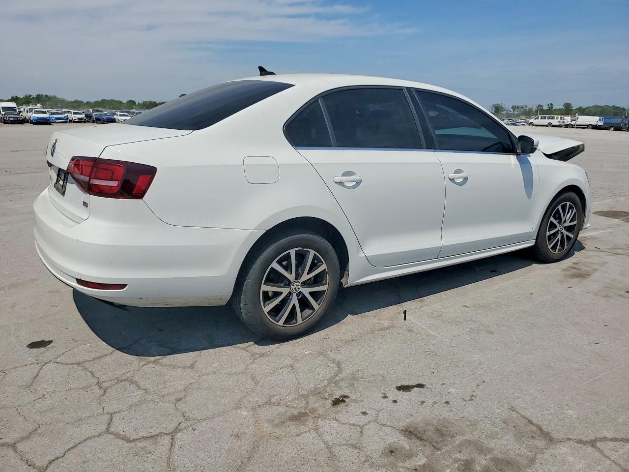 2017 VOLKSWAGEN JETTA SE photo 5
