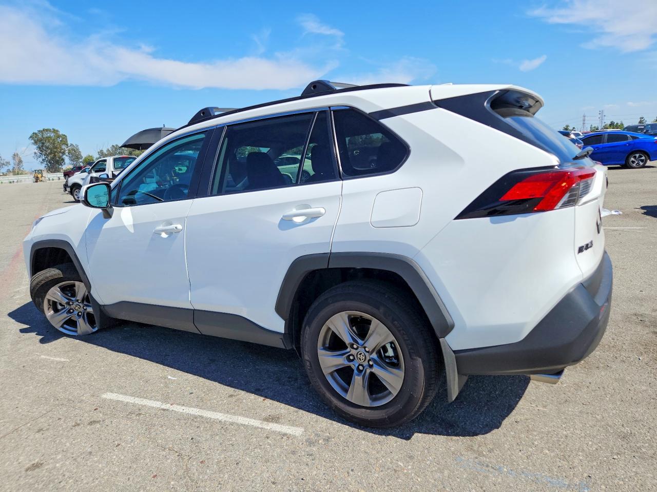 2024 TOYOTA RAV4 XLE photo 4