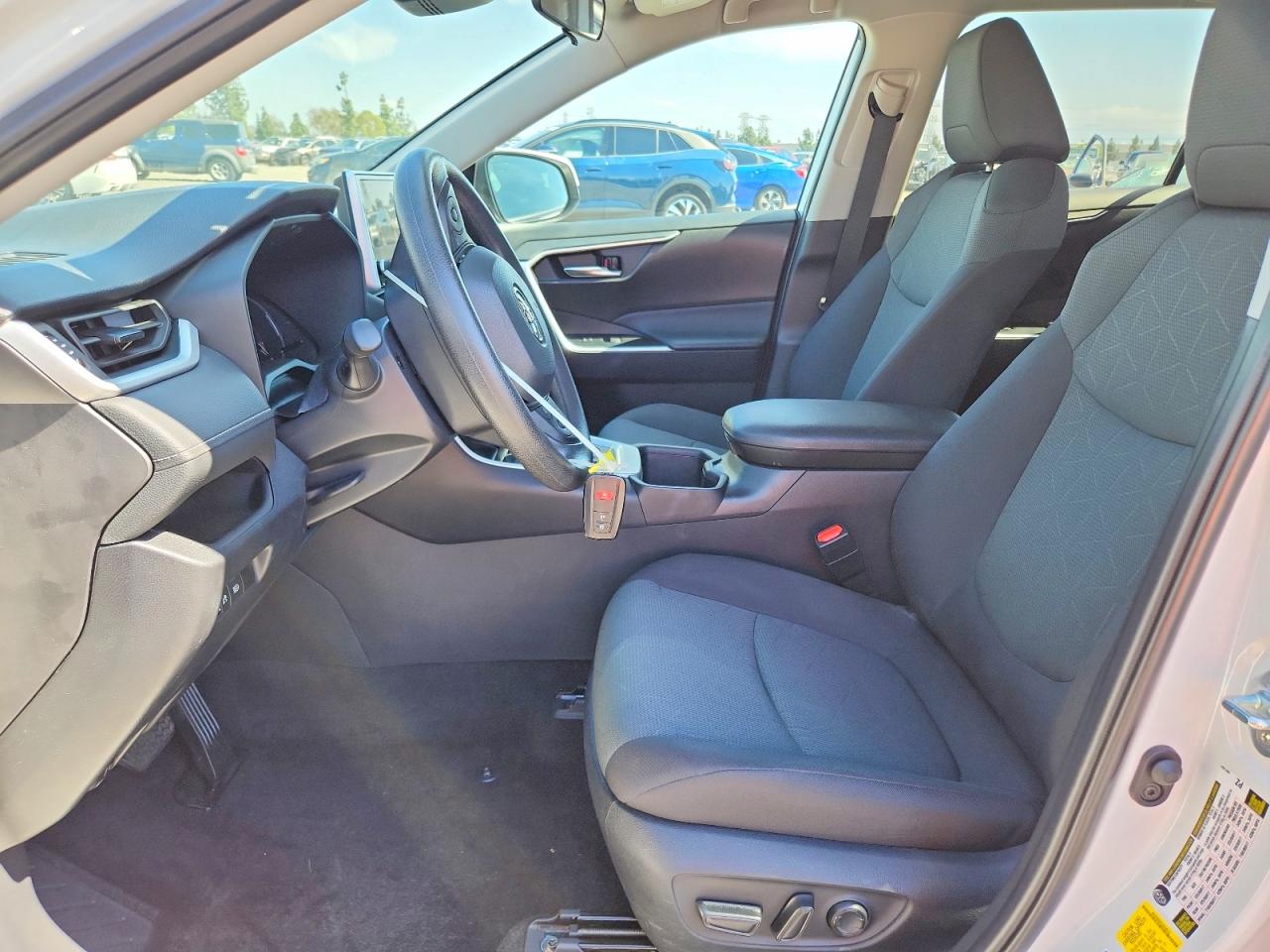 2024 TOYOTA RAV4 XLE photo 19