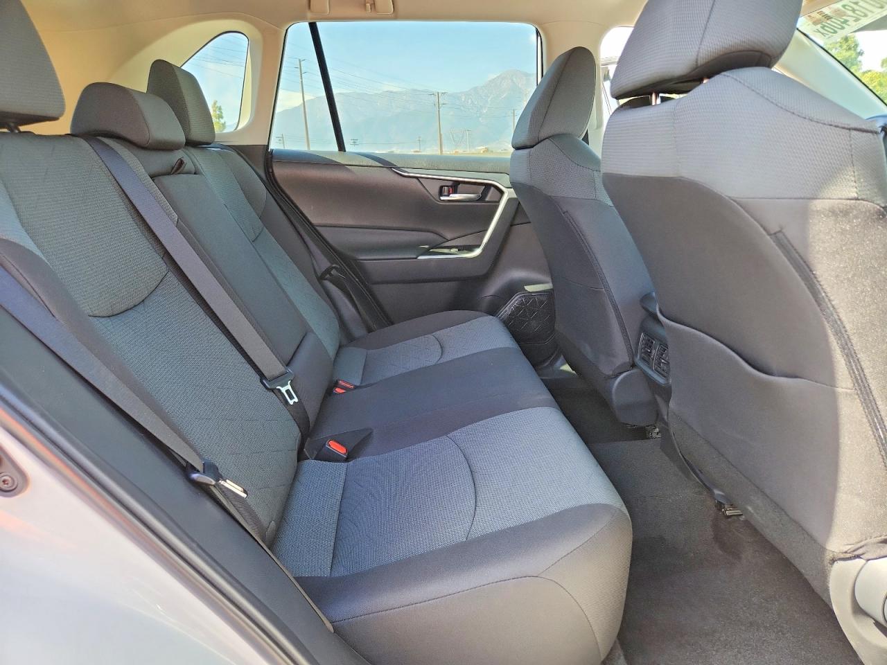 2024 TOYOTA RAV4 XLE photo 31