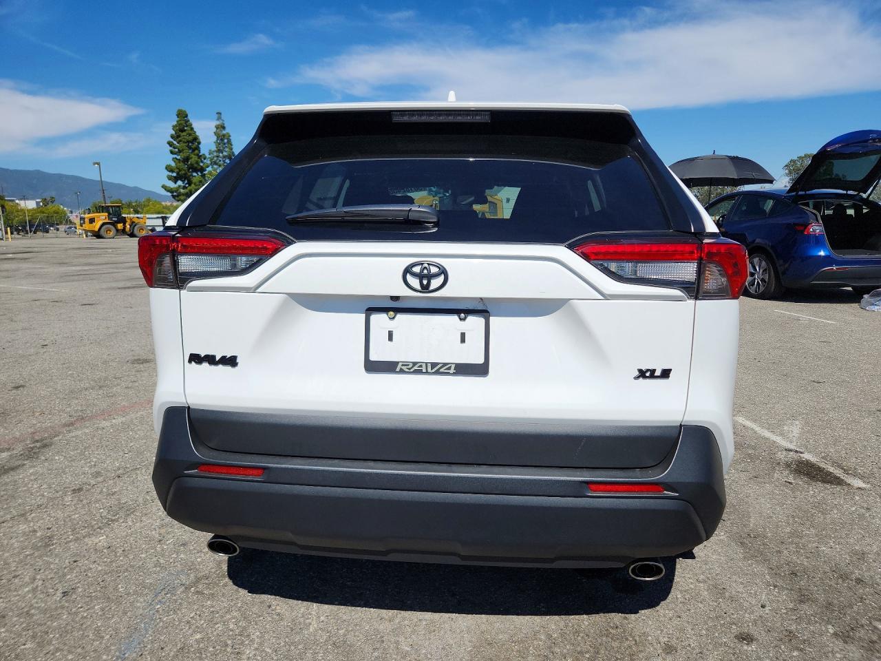 2024 TOYOTA RAV4 XLE photo 16