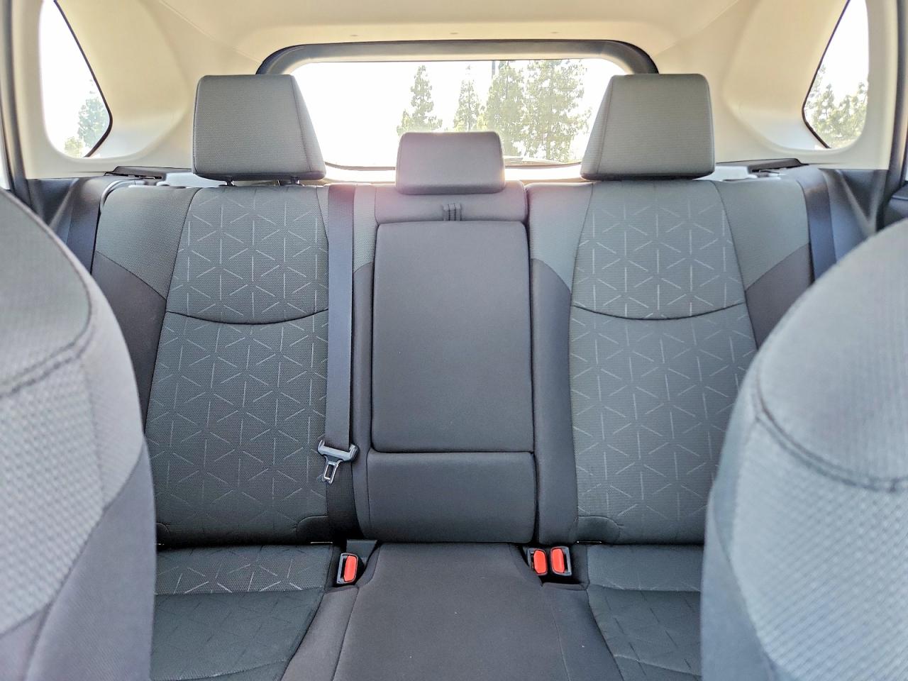 2024 TOYOTA RAV4 XLE photo 28