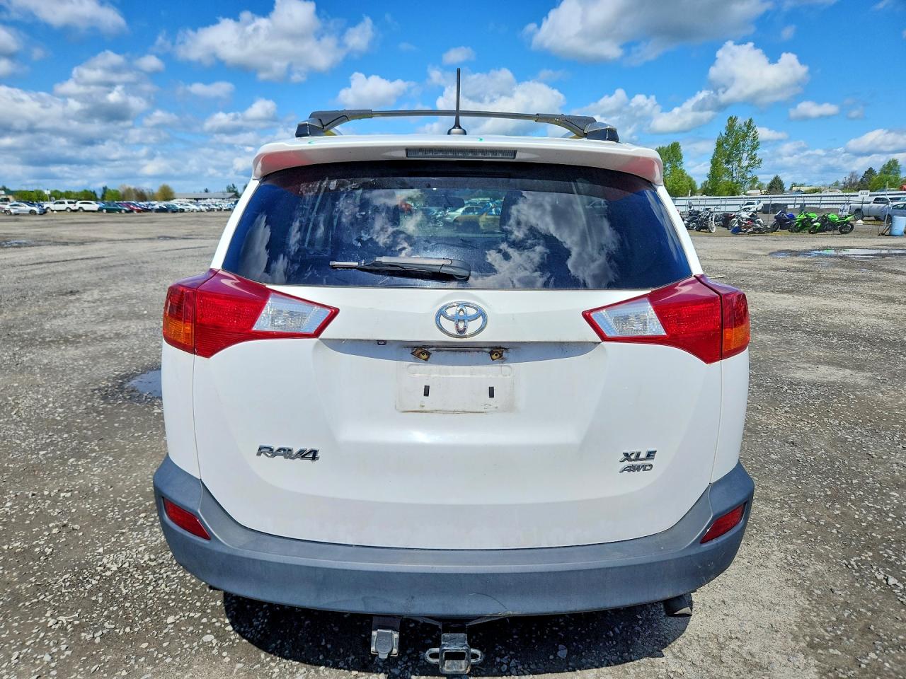 2013 TOYOTA RAV4 XLE photo 11