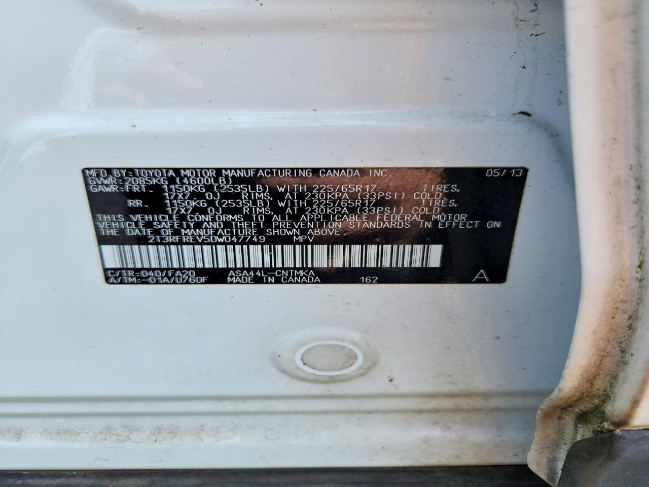 2013 TOYOTA RAV4 XLE photo 25