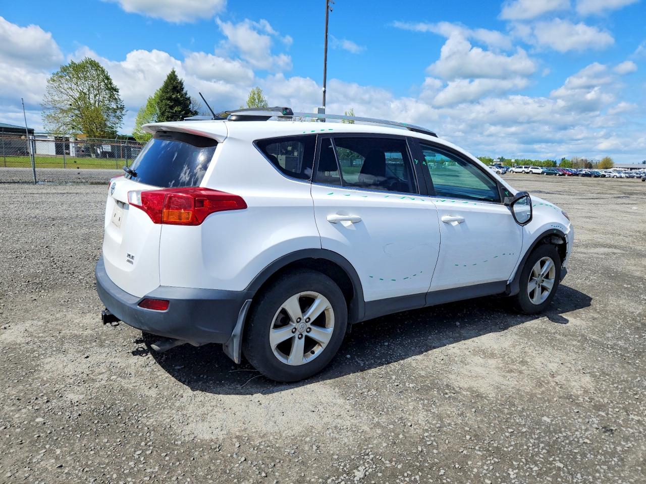 2013 TOYOTA RAV4 XLE photo 5