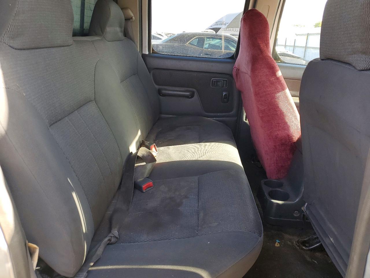 2001 NISSAN FRONTIER XE photo 28