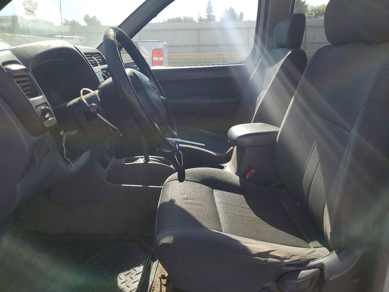 2001 NISSAN FRONTIER XE photo 19