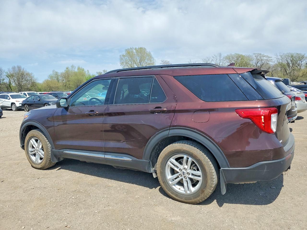 2020 FORD EXPLORER XLT photo 4