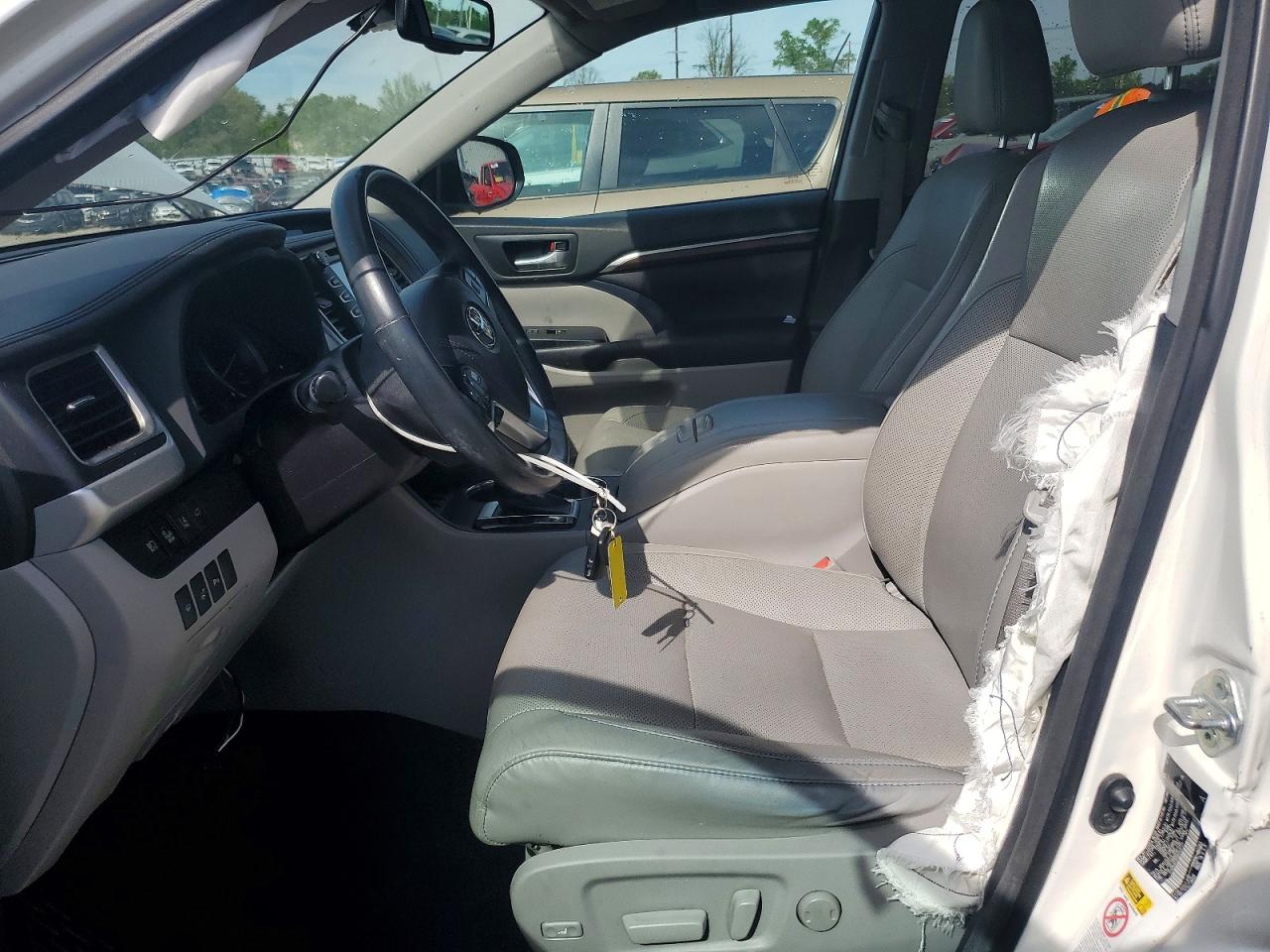 2016 TOYOTA HIGHLANDER LIMITED PLATINUM photo 13