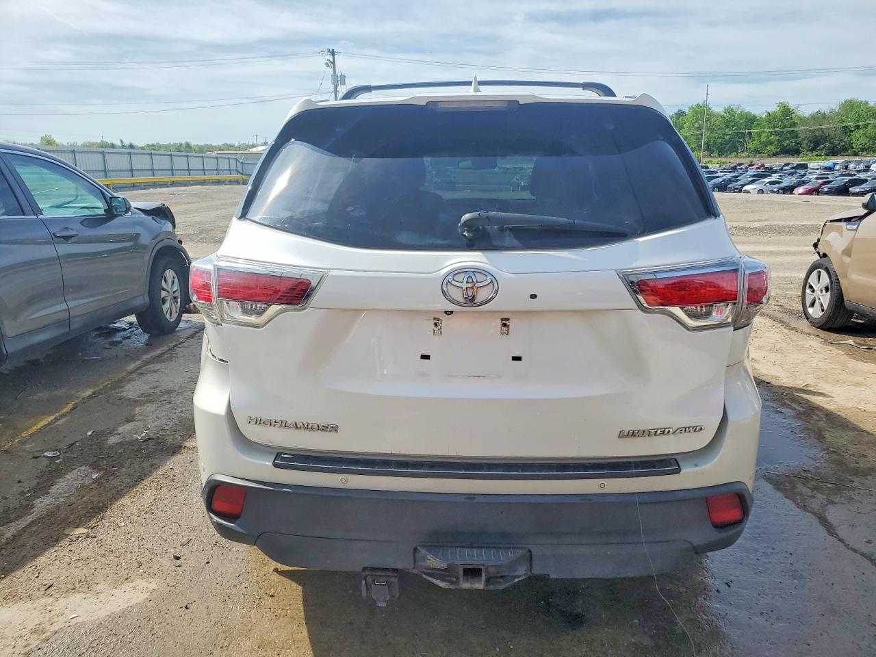 2016 TOYOTA HIGHLANDER LIMITED PLATINUM photo 11