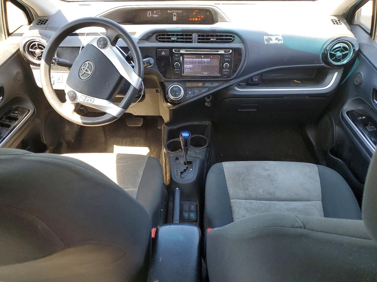 2015 TOYOTA PRIUS C TWO photo 15