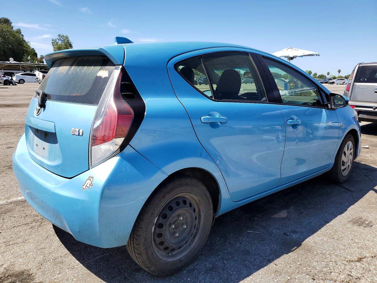 2015 TOYOTA PRIUS C TWO photo 5