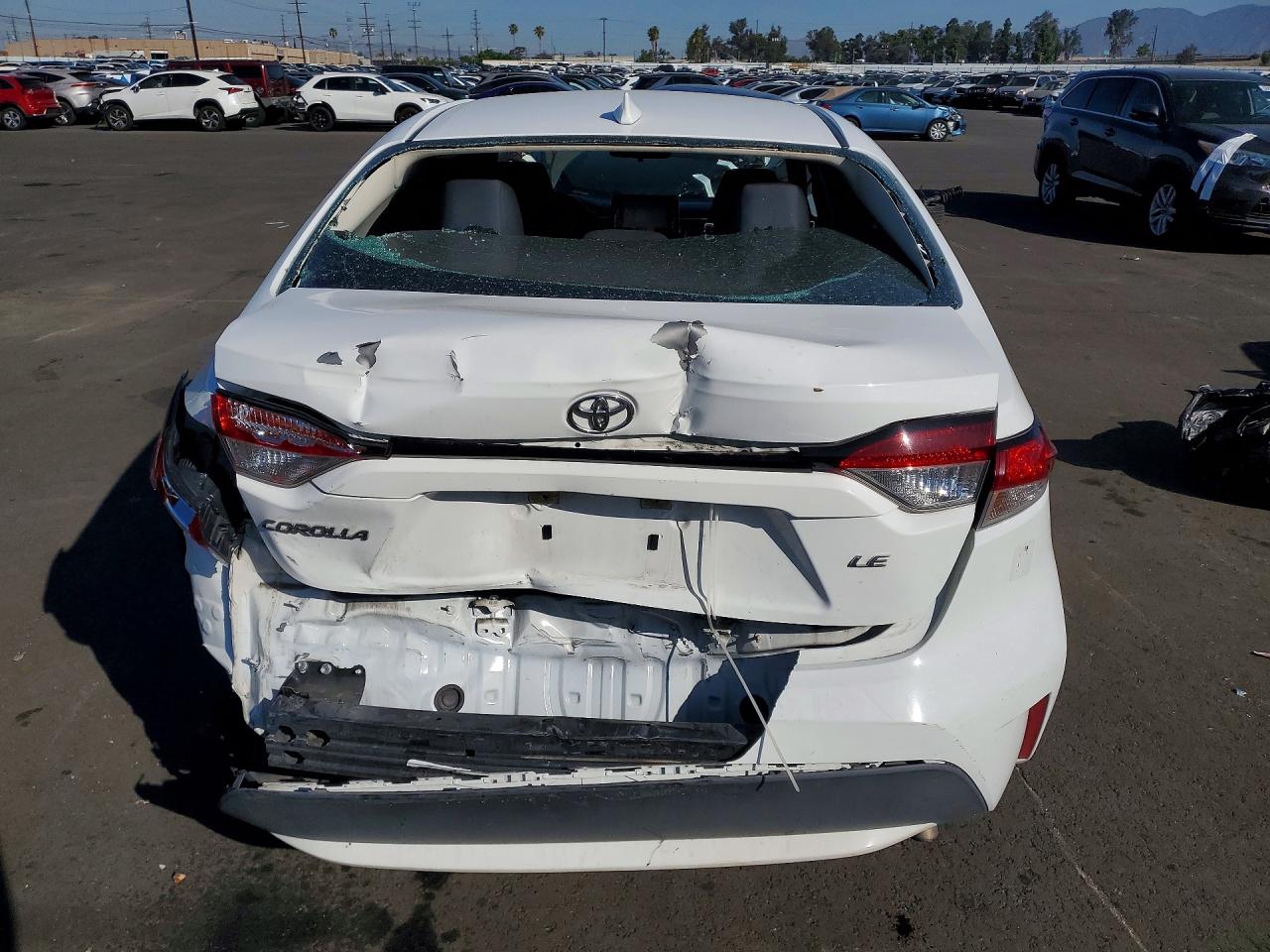 2020 TOYOTA COROLLA LE photo 11