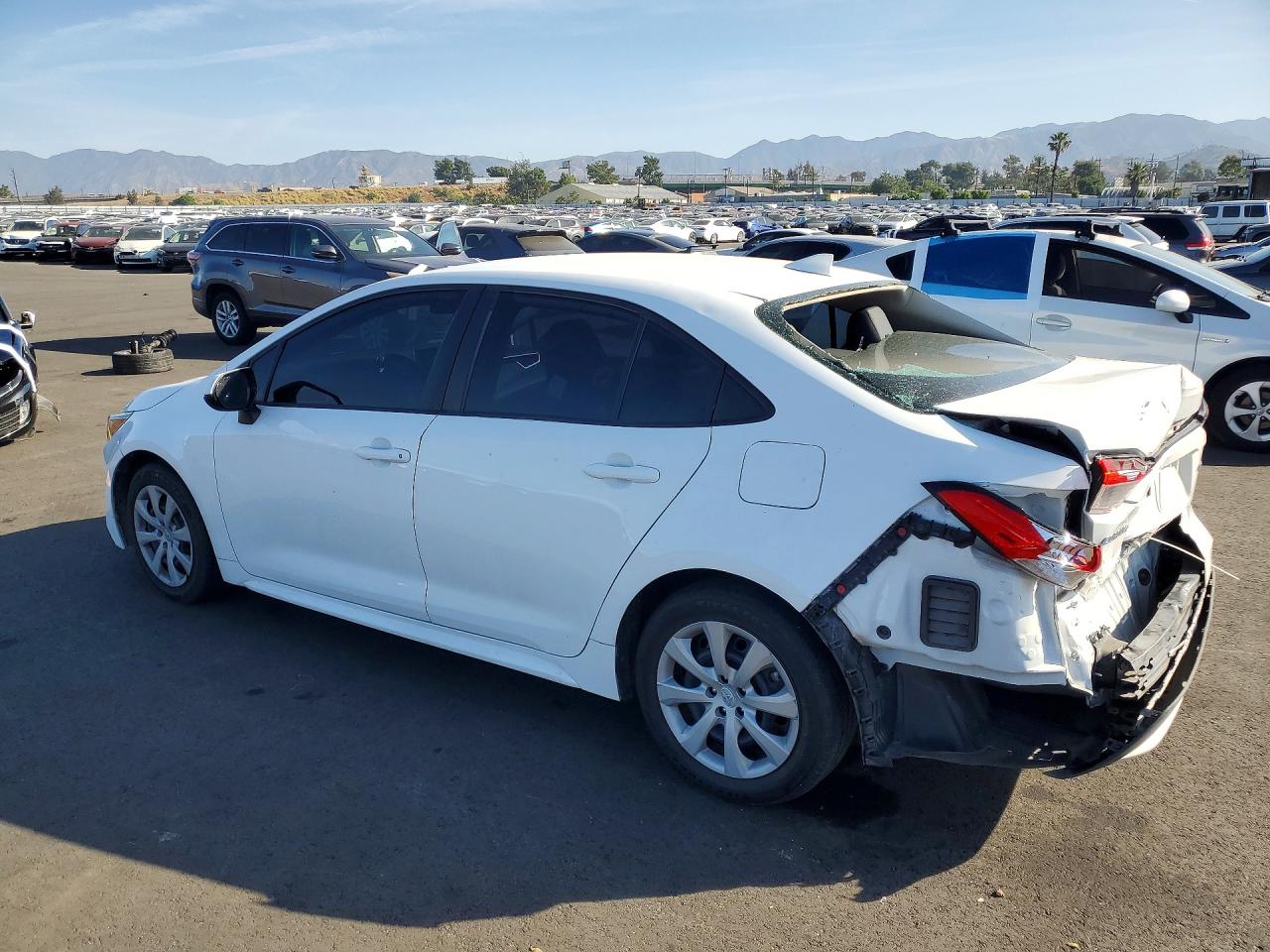 2020 TOYOTA COROLLA LE photo 3