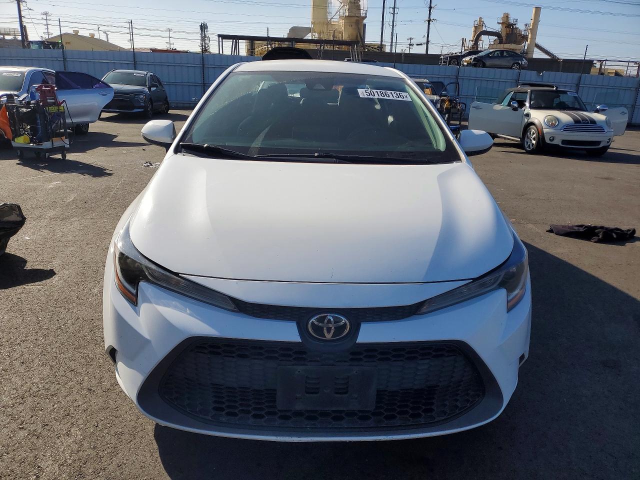2020 TOYOTA COROLLA LE photo 9