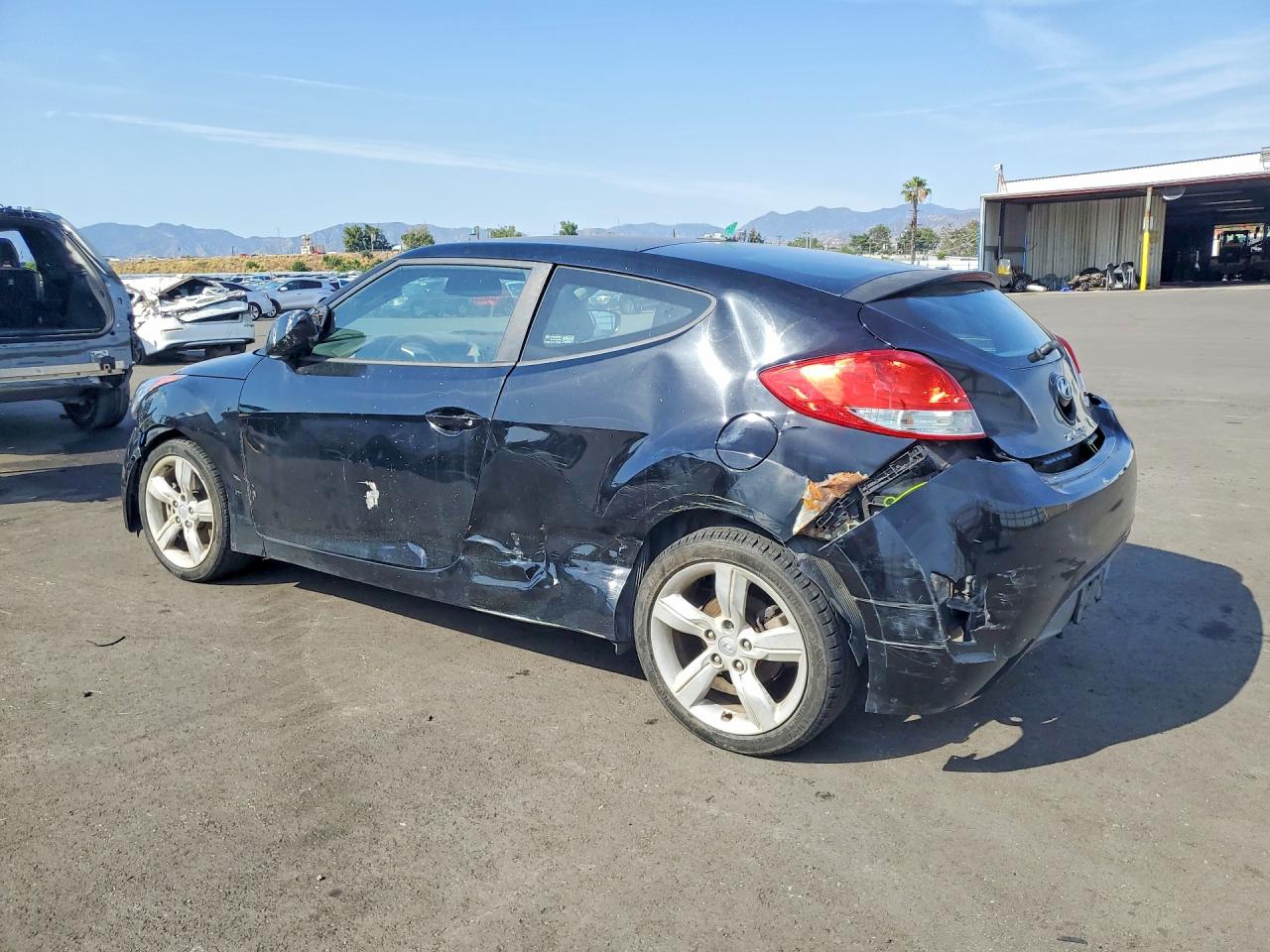 2013 HYUNDAI VELOSTER BASE photo 4